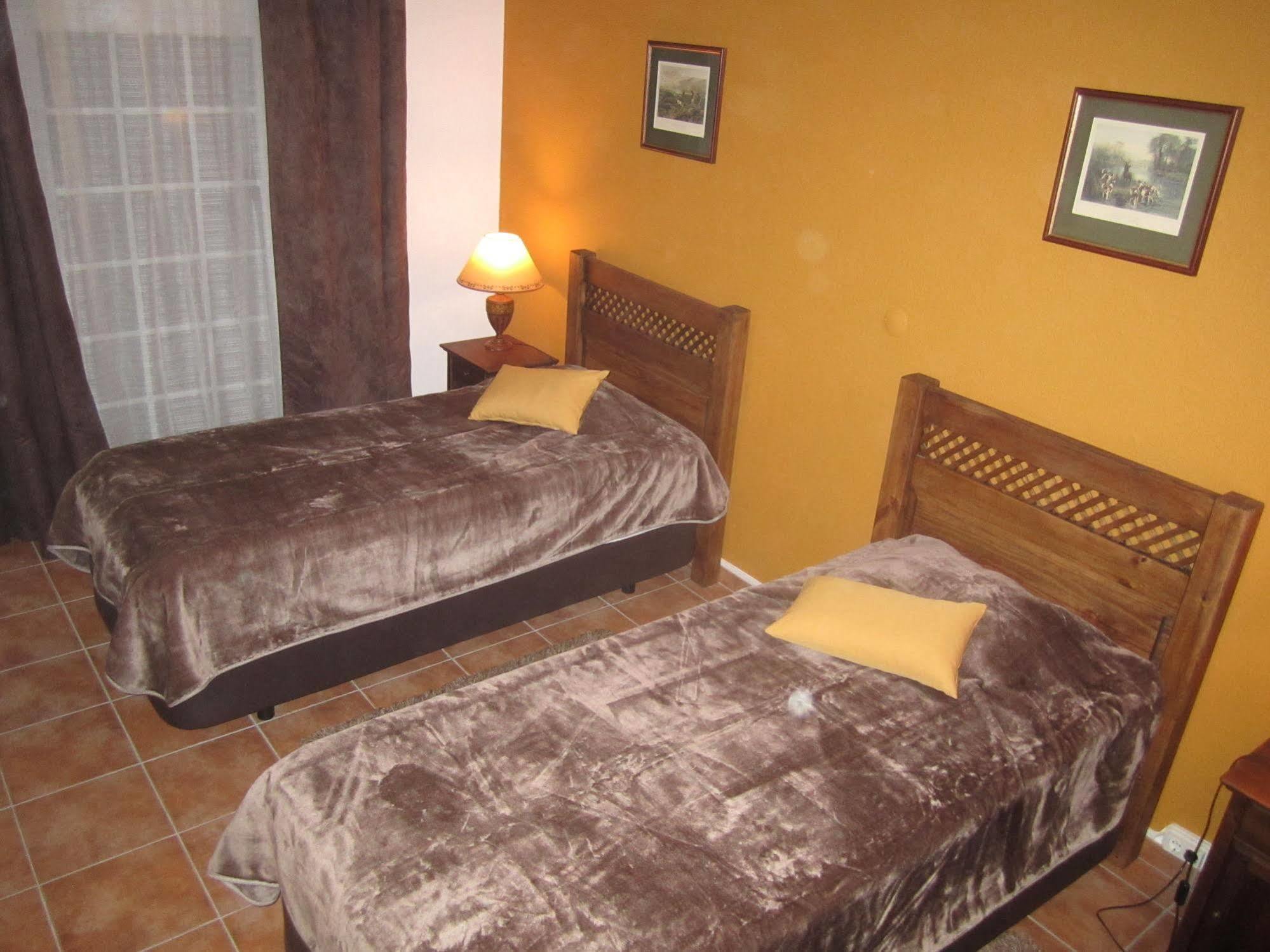 לינה וארוחת בוקר לגואה Casa Jardim Oasis מראה חיצוני תמונה